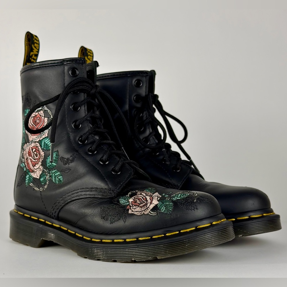 Dr Martens 1460 Vonda Chain II Boots Womens 7 Black Embroidered Rose Floral Goth
